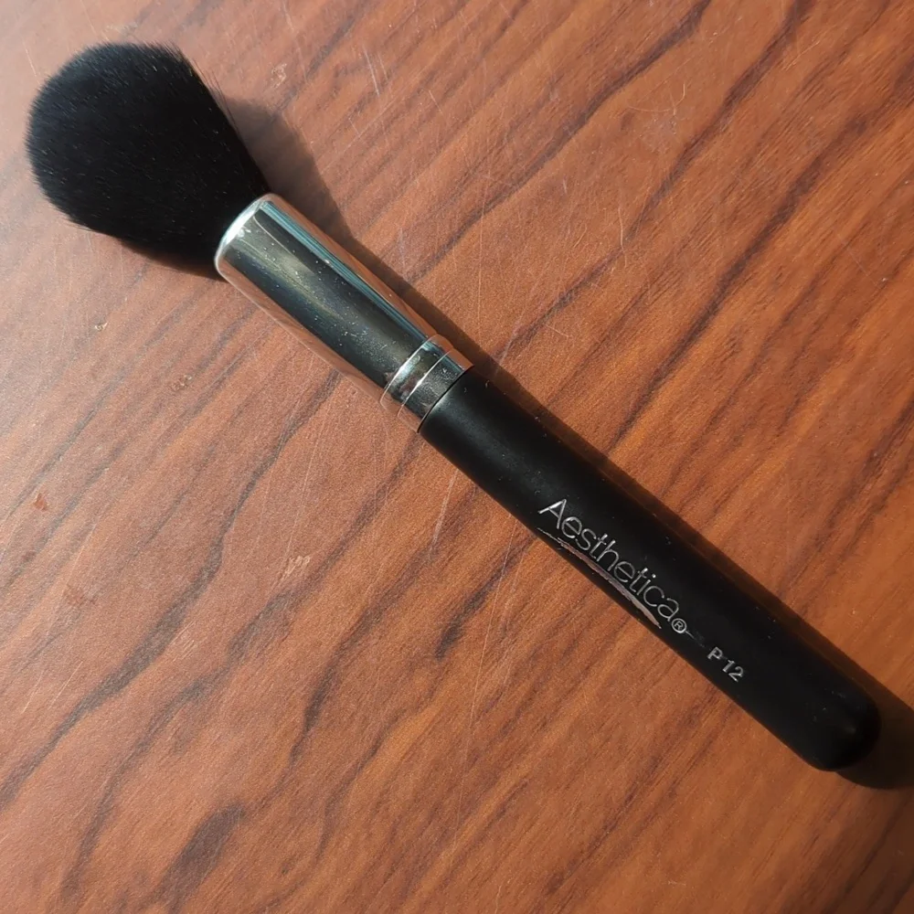 Powder Foundation & Blending Brush - Picture 2 of 3